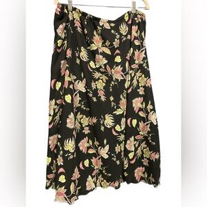 Women’s floral skirt plus  size 24 pre-loved condition.